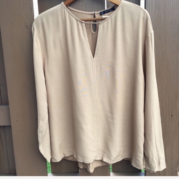 NWOT MNG BASICS camel closed v neck blouse - Picture 3 of 7